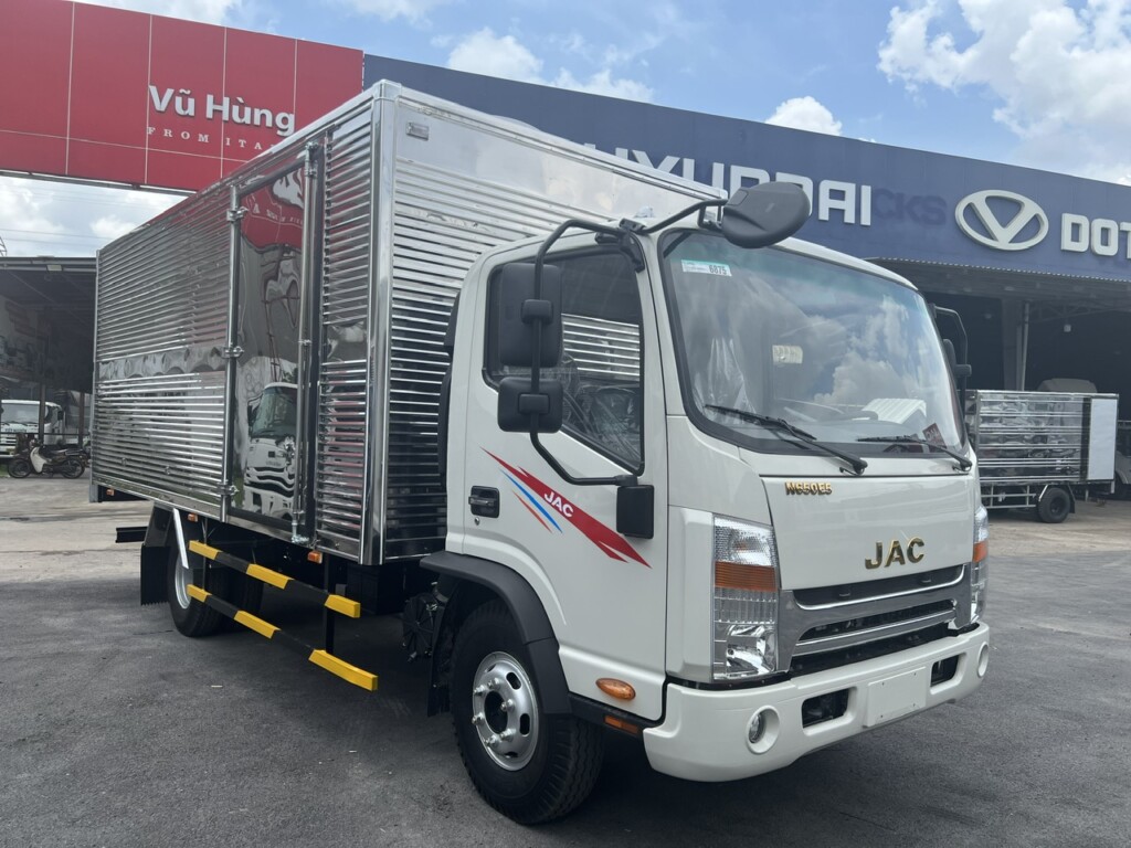 Xe tải JAC N650 Plus thùng kín
