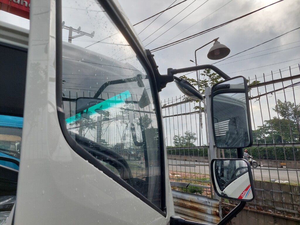 kính chiếu hậu xe
