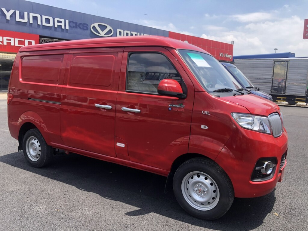 Xe van SRM t30 màu đỏ đẹp